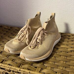 LULU LEMON Chargefeel Mid Women's Workout Shoe - Resale